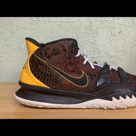 RARE Nike Kyrie 7‎ Roswell Rayguns Black Gold Mens Shoes CQ9326-003 Size 14 main image 7
